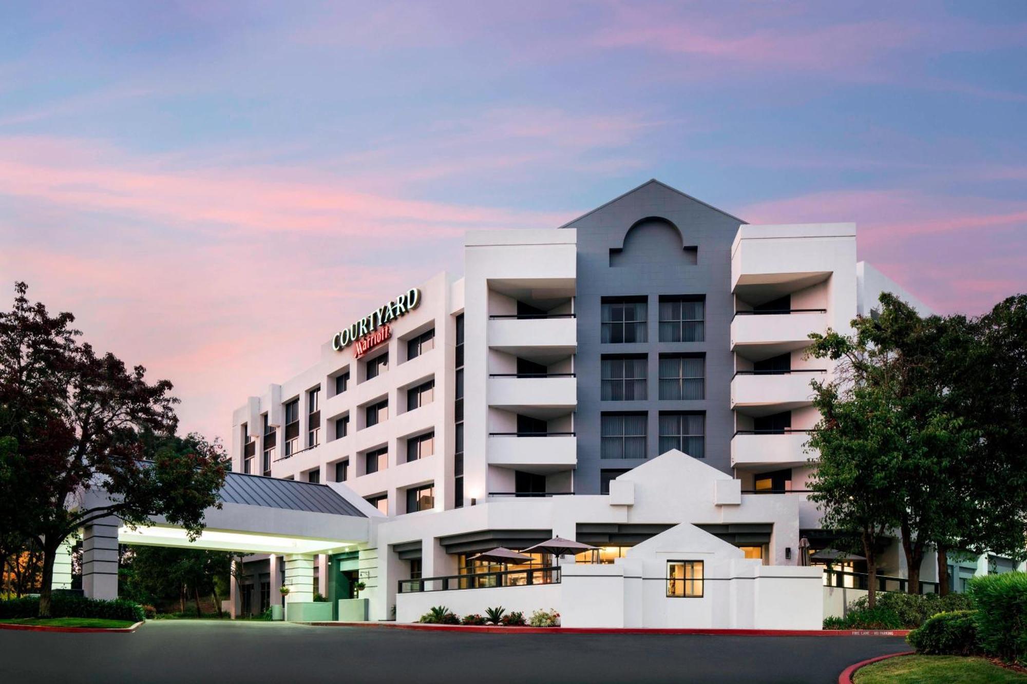 Courtyard By Marriott Richmond Berkeley Hotel Exterior photo