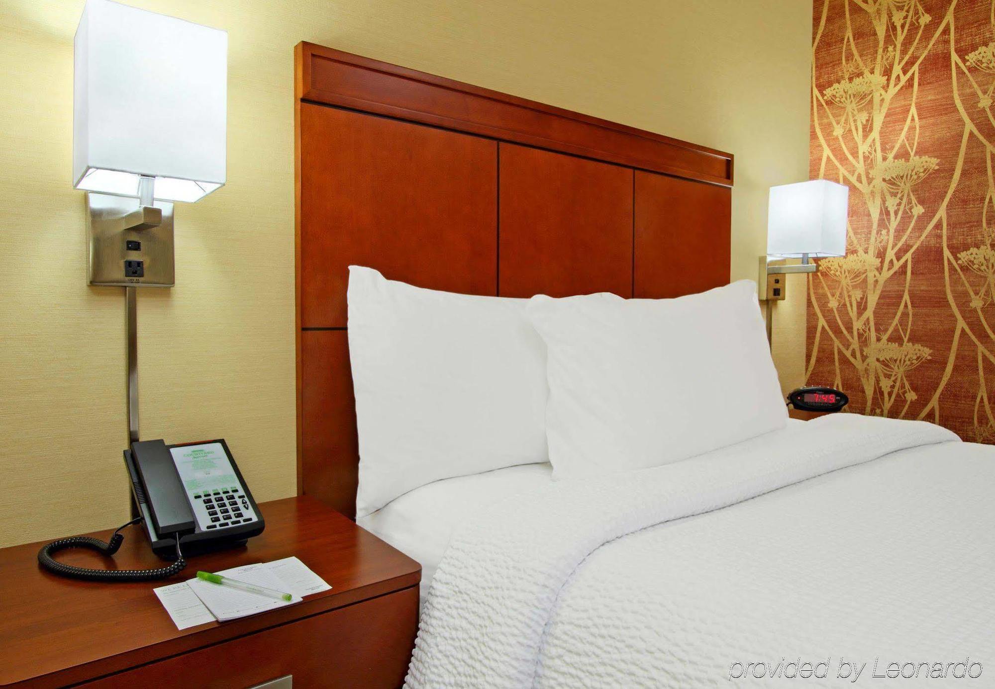 Courtyard By Marriott Richmond Berkeley Hotel Exterior photo