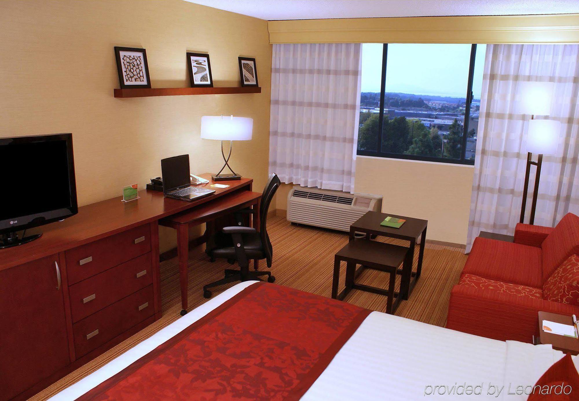 Courtyard By Marriott Richmond Berkeley Hotel Exterior photo