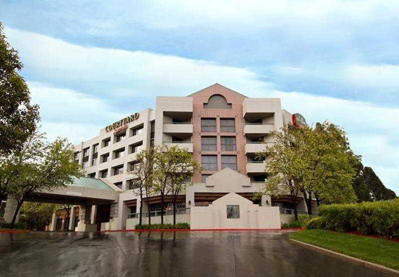 Courtyard By Marriott Richmond Berkeley Hotel Exterior photo